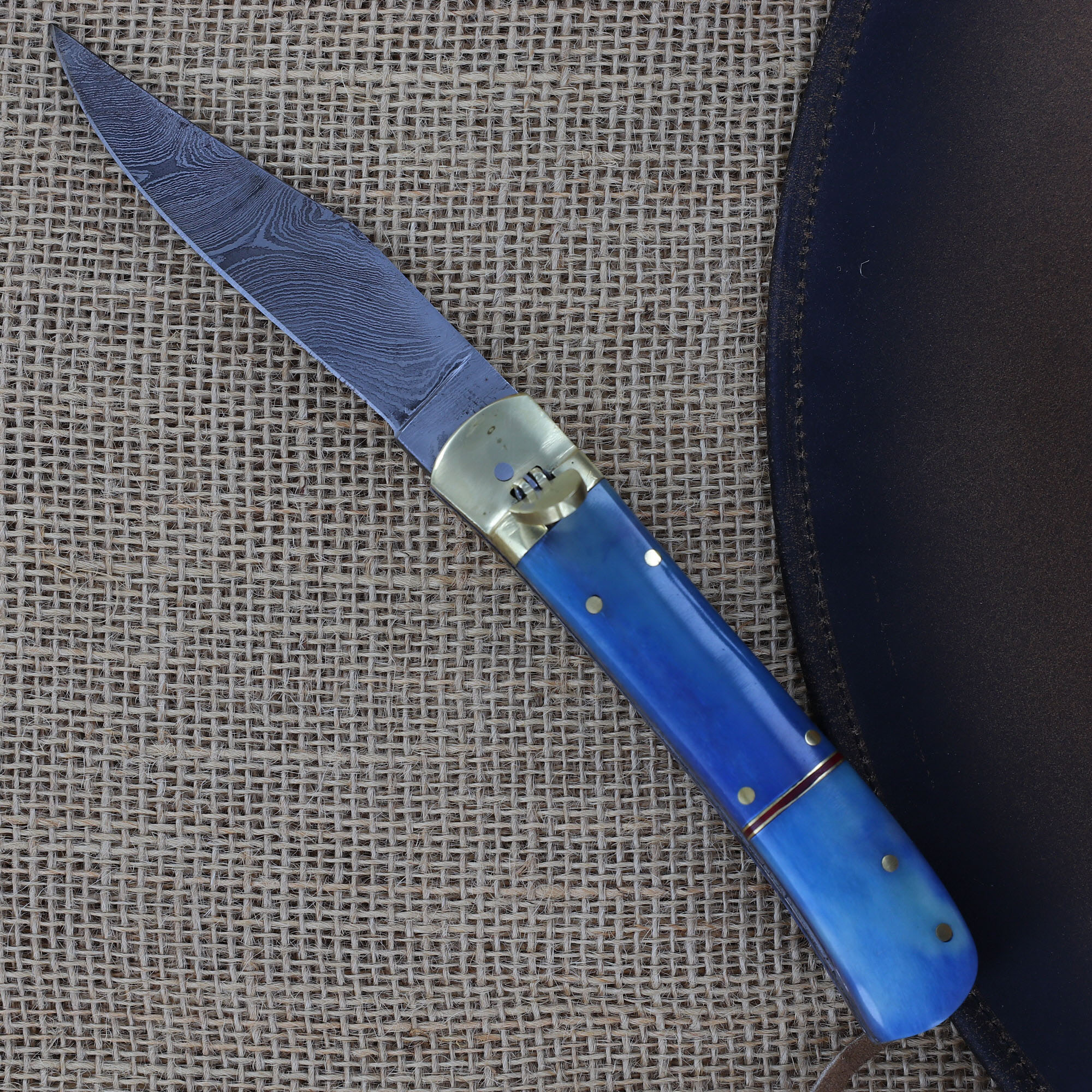 V3BL Lever Lock Ventura Blue Damascus Steel Knife-img-0