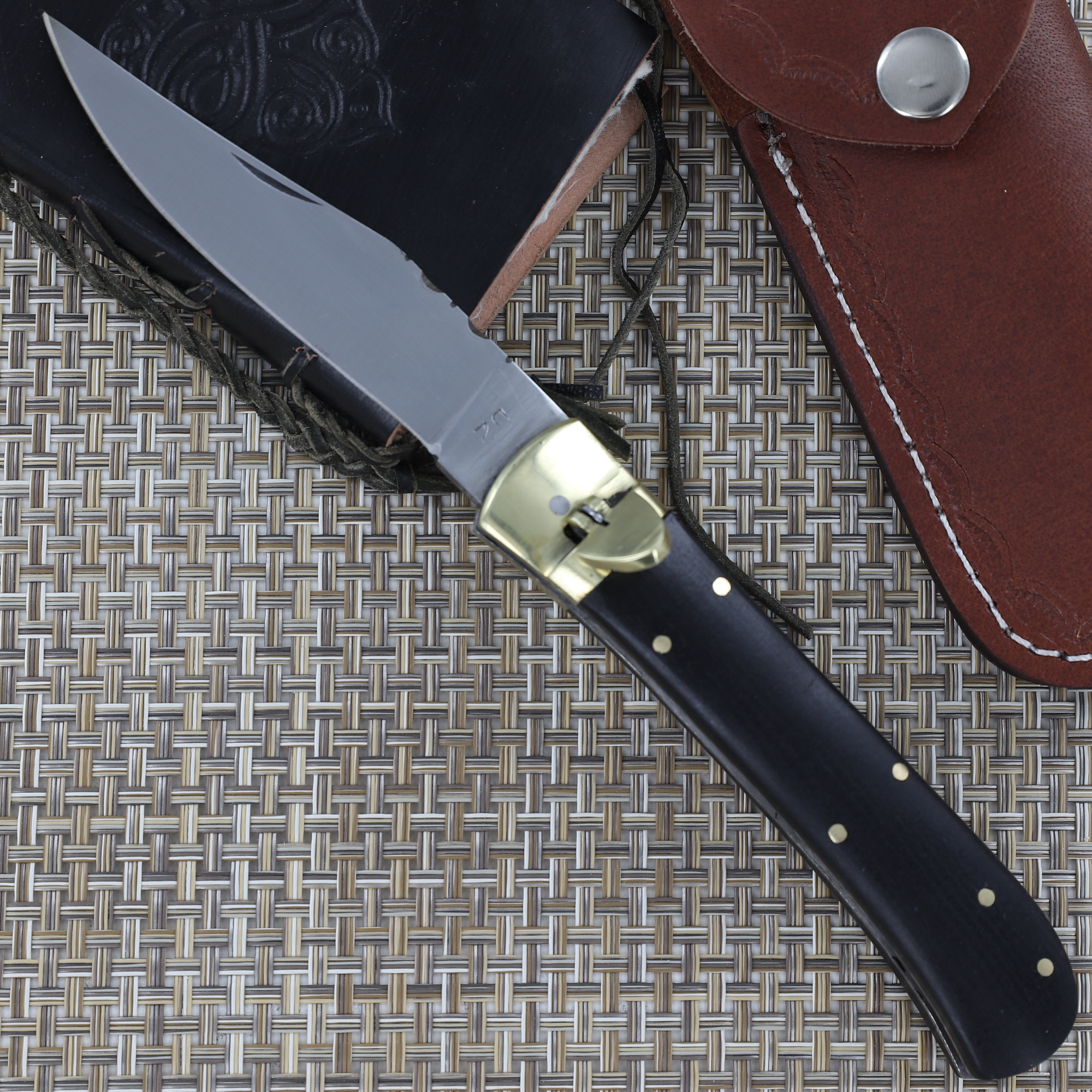 2893 Obsidian Resonating Clip Point Automatic Lever Lock Knife-img-0