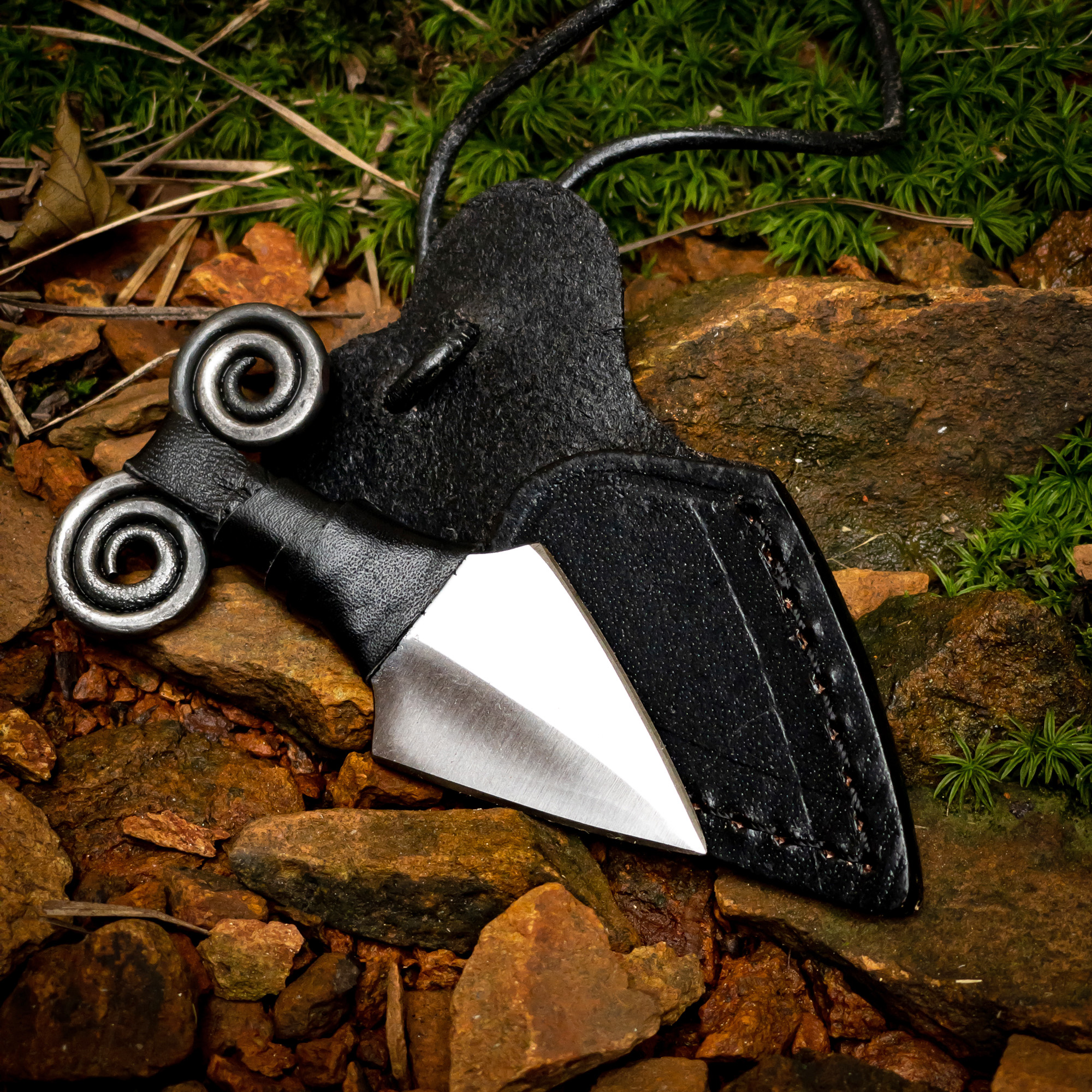 2809 Taking Flight Hand Forged Carbon Steel Miniature Neck Knife Necklace-img-0